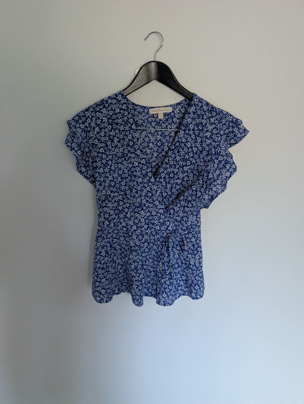 Monteau Los Angeles Floral Ruffle Wrap Top - Size M